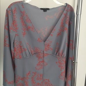 🌷Vintage BCBG Maxazria Plunge Neck Blouse